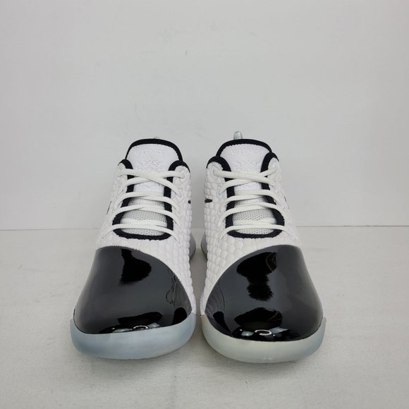 Athletic_Shoes